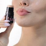 Kit Pele Perfeita – Iluminador, Contorno, Esponja e Necessaire